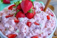 Quick One-Bowl Strawberry Fluff Delight