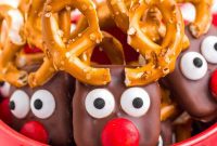 Christmas Pretzel Critters