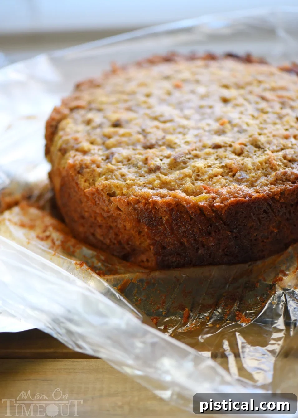 Effortless Slow Cooker Carrot Cake with Dreamy Cream Cheese Frosting 5 A Slow Cooker Liner expertly placed within a slow cooker, ready for baking this delicious carrot cake.