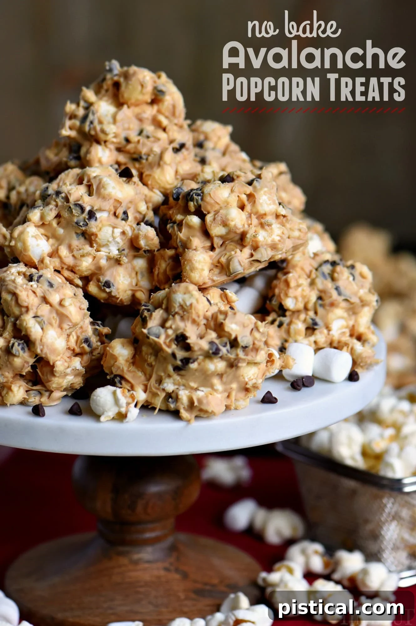 No Bake Avalanche Popcorn Treats are a must-make for the holiday season! Peanut butter, popcorn, marshmallows and chocolate chips combine for an easy, no bake treat that everyone will love! // Mom On Timeout #ad @FritoLay #mingleinabox #sweepstakes