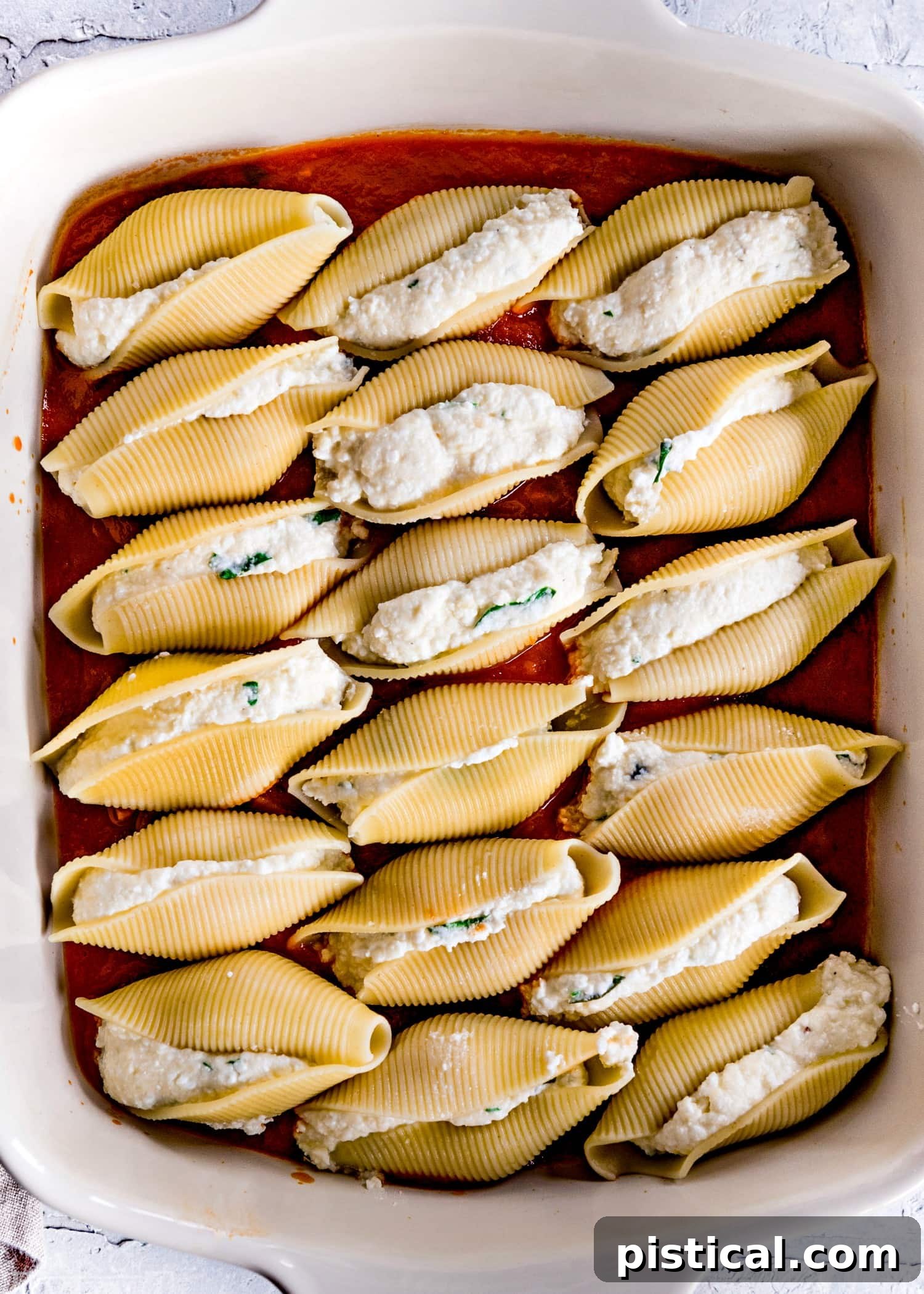 An easy-to-follow recipe for delicious stuffed shells. stuffed-shells-recipe-easy
