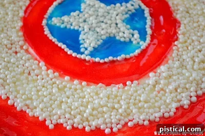 Decorating Captain America Cake with Sparkle Gels