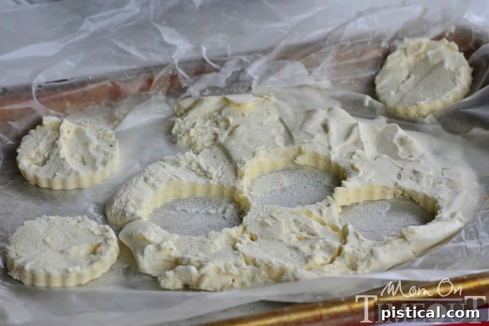 cut-out-ice-cream-with-cookie-cutter